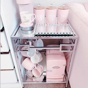 Pink Frigidaire 9 can mini cosmetic fridge